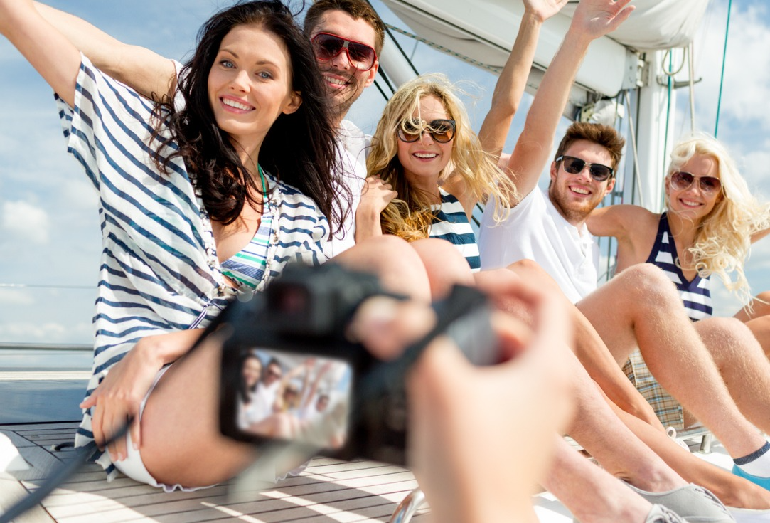 Best Boats to Rent in Dubai for Families and Groups
