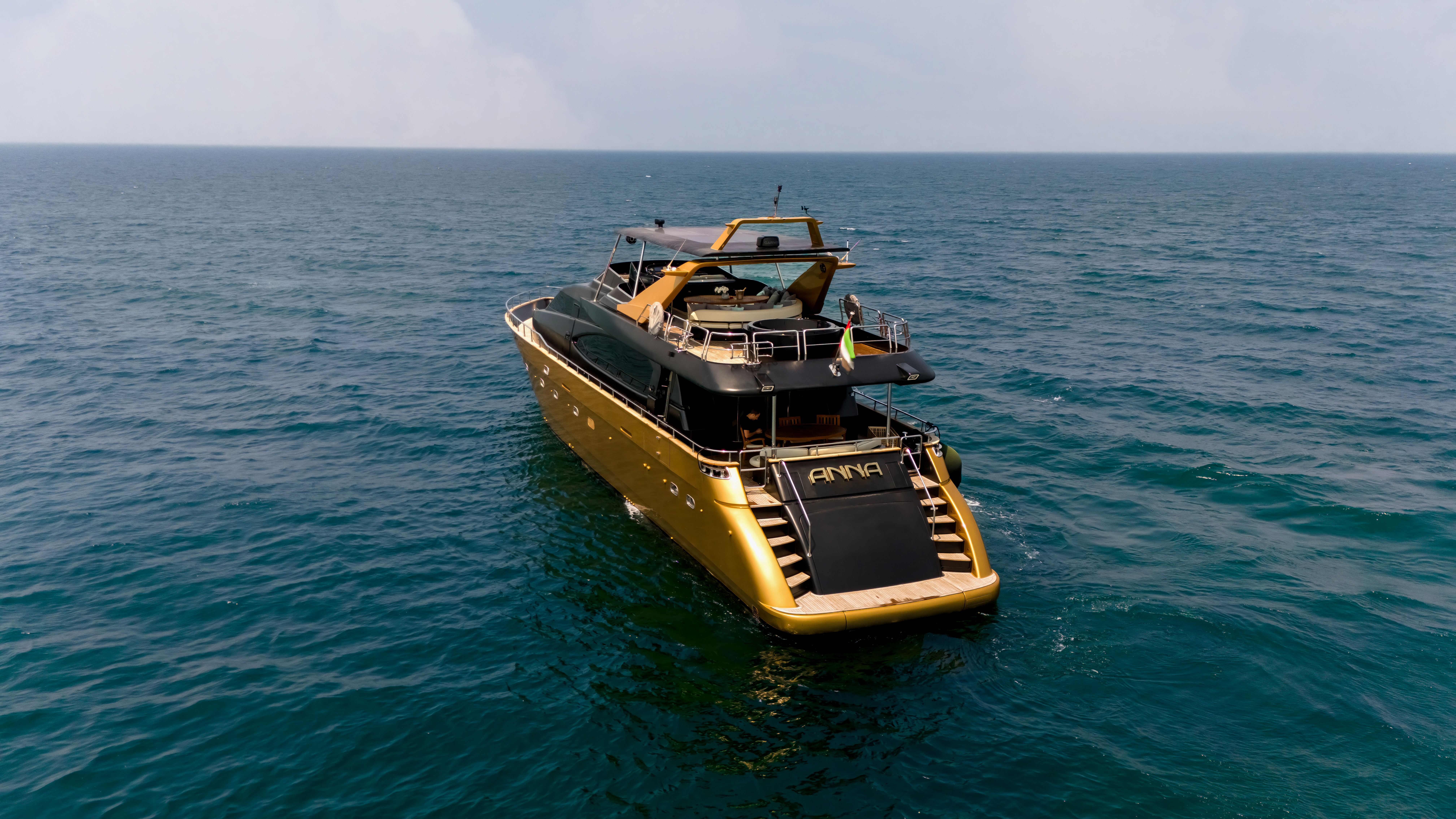 Gold vs. White Yacht: Choosing the Best Luxury Yacht in Dubai