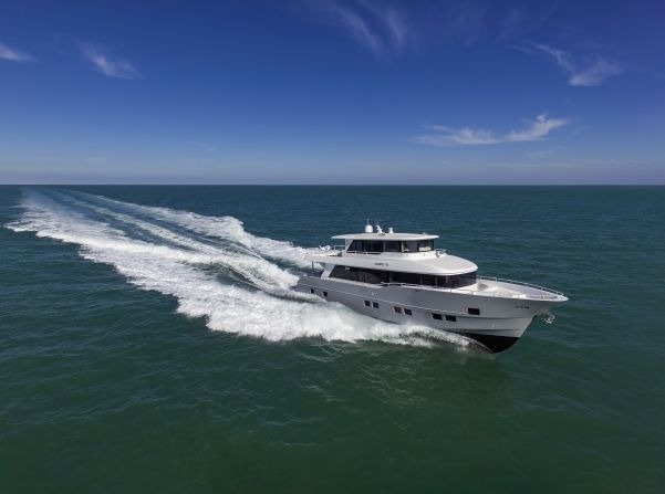 How Many Crew Members and Captains Are on a Dubai Yacht?