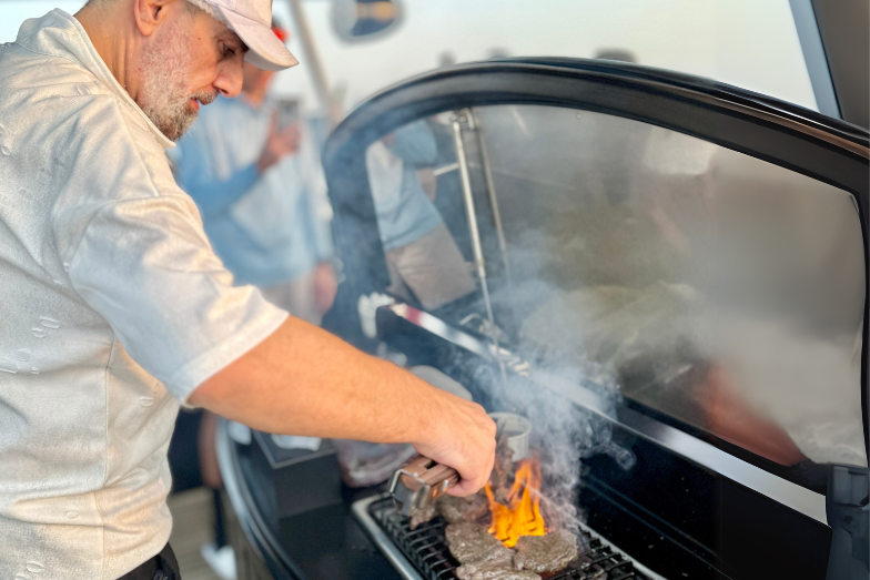 Hire a Yacht in Dubai with a Personal Chef: The Ultimate Luxury Dining Guide