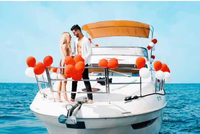 Asking Your Girlfriend for a Special Day on a Yacht Charter