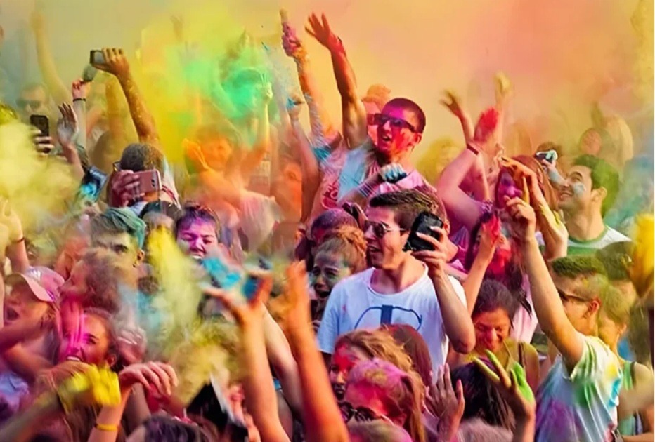 Celebrate Holi Festival at Sea With Dubai Yachts